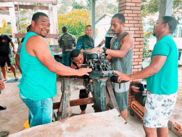 Emater-RO promove autonomia para quilombolas de Pedras Negras com curso de manutenção de motores de popa